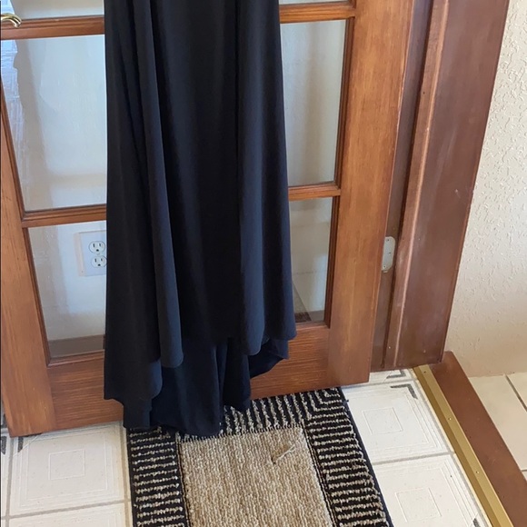 Elegant Prom or Formal Event Dress - Picture 5 of 9